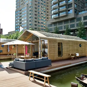 https://wikkelboat-nr4-at-floating-rotterdam-rijnhaven.amsterdamhotelsnl.com